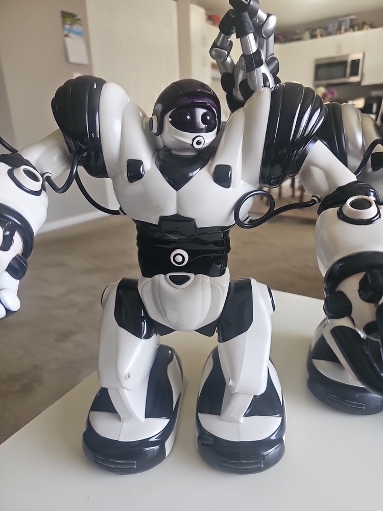 2 VINTAGE WOWWEE WHITE & BLACK ROBOSAPIEN ROBOT 2004 Untested Read