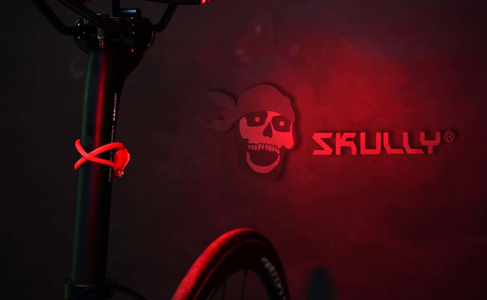 SKULLY CLIP-ON SKULL LED FRONT / REAR LIGHT MULTICOLOR NEW