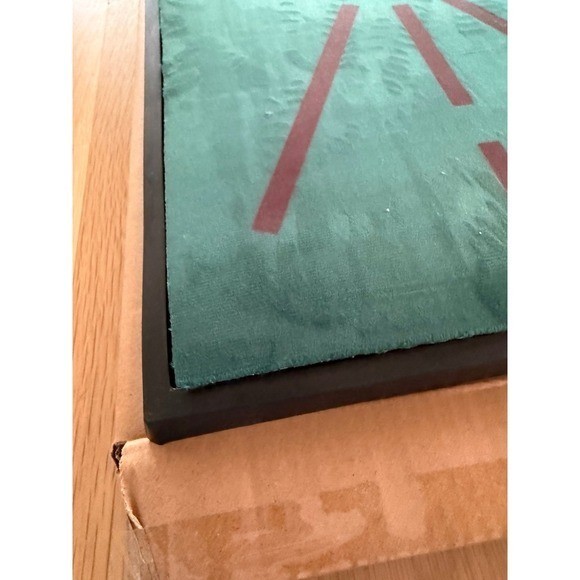 Golf trajectory display hitting mat