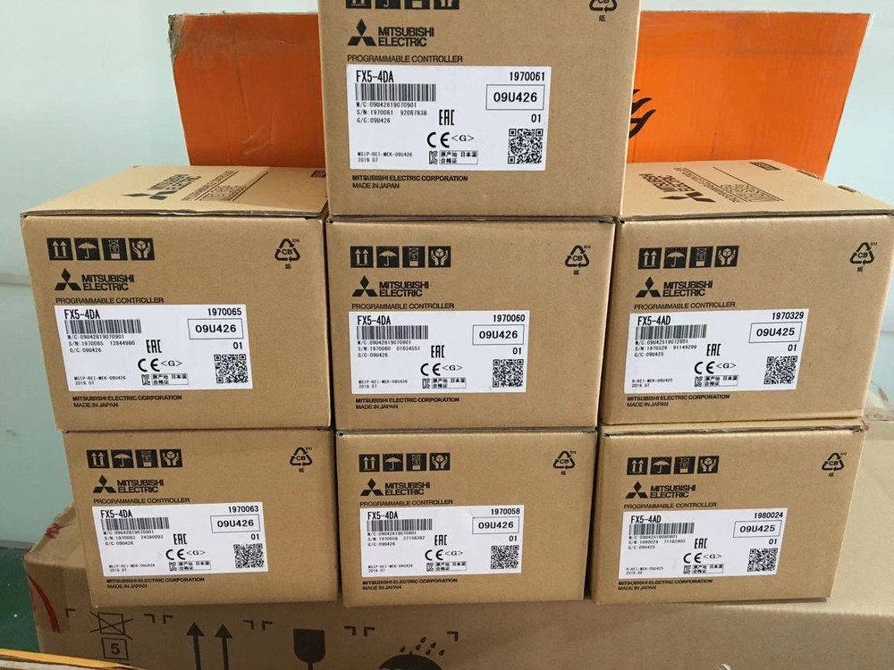 1pcs Mitsubishi PLC Module FX5-4AD FX5-4DA FX5-8AD Module Input/Output