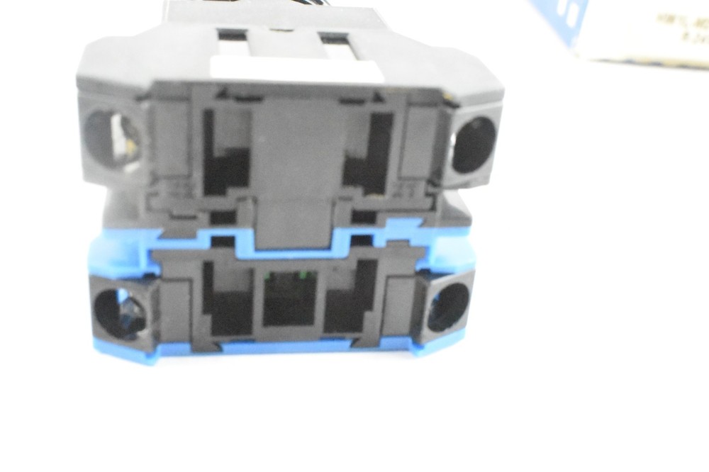 Idec HW1L-M2F10QD-R-24V