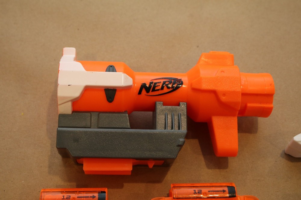 Nerf Modulus Regulator 3 Attachments with 2 magazines 12-dart clips