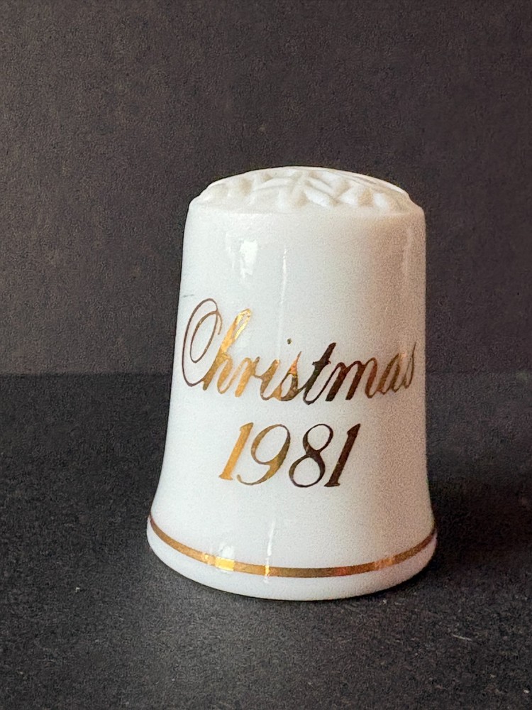 Avon Christmas Thimble 1981