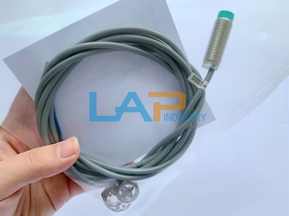 1PCS NEW FOR Siemens Proximity switch Sensor 3RG4022-0AG33