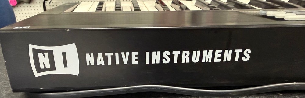 Native Instruments Komplete Kontrol S61 61-Key MIDI Keyboard Controller – Tested