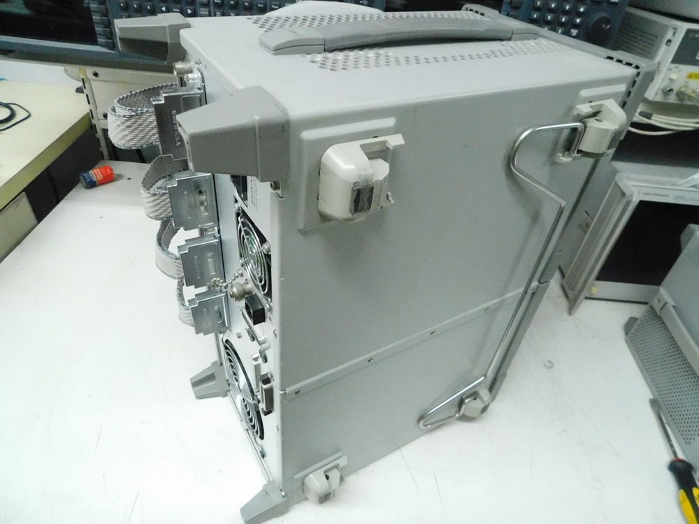 AGILENT 1670G LOGIC ANALYZER WITH CABLES. M7518