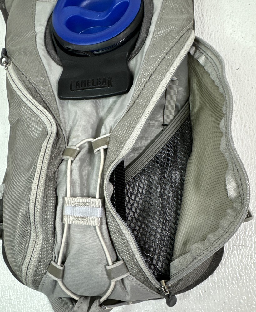 Camelbak 1.5L Gray Classic Hydration Backpack/Pack With Bladder