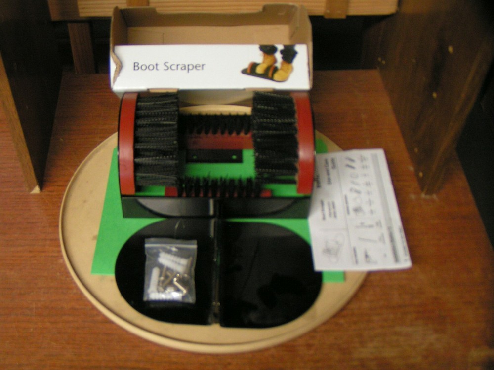 TRAFFIC MASTER FLOOR-MOUNTED BOOT SCRAPER - ITEM #525324/MODEL#08009 - NEW