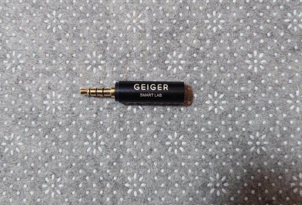 SMART LAB GEIGER Radiation Detector Compact Geiger Counter for iPhone Android