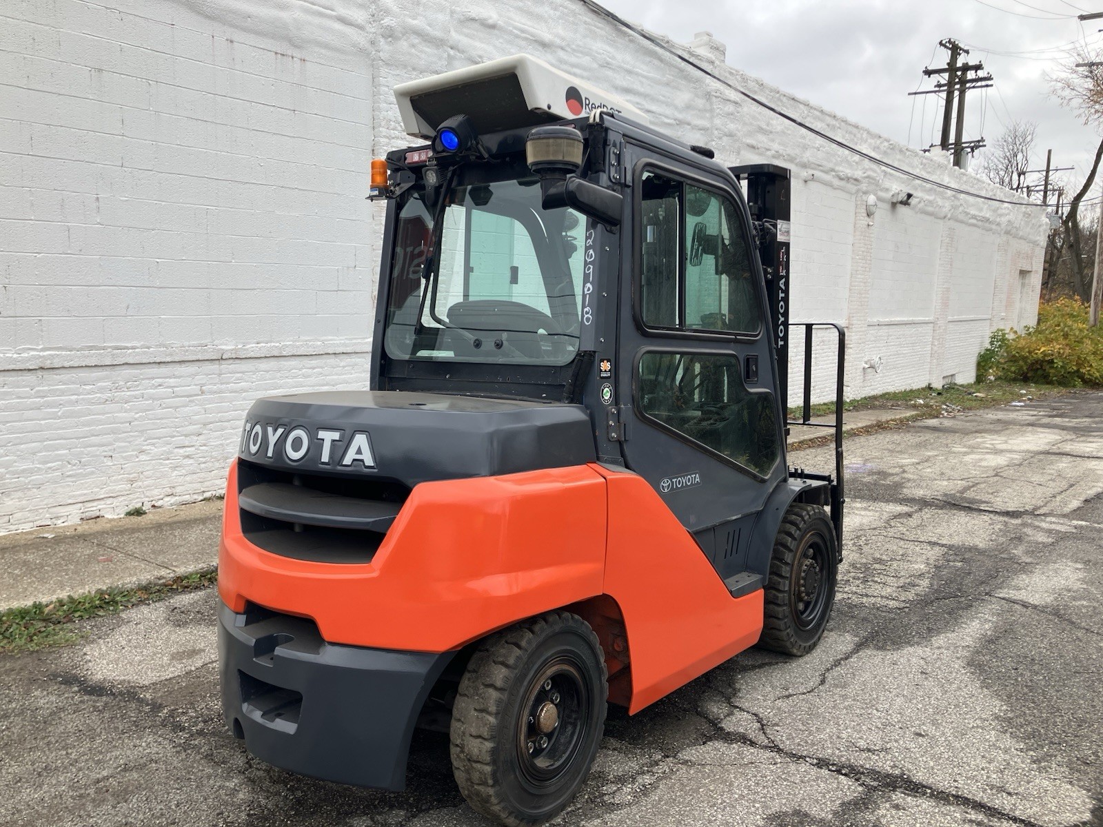2020 Toyota 8000 LB Solid Pneumatic Forklift With Side Shift and 2 Stage Mast