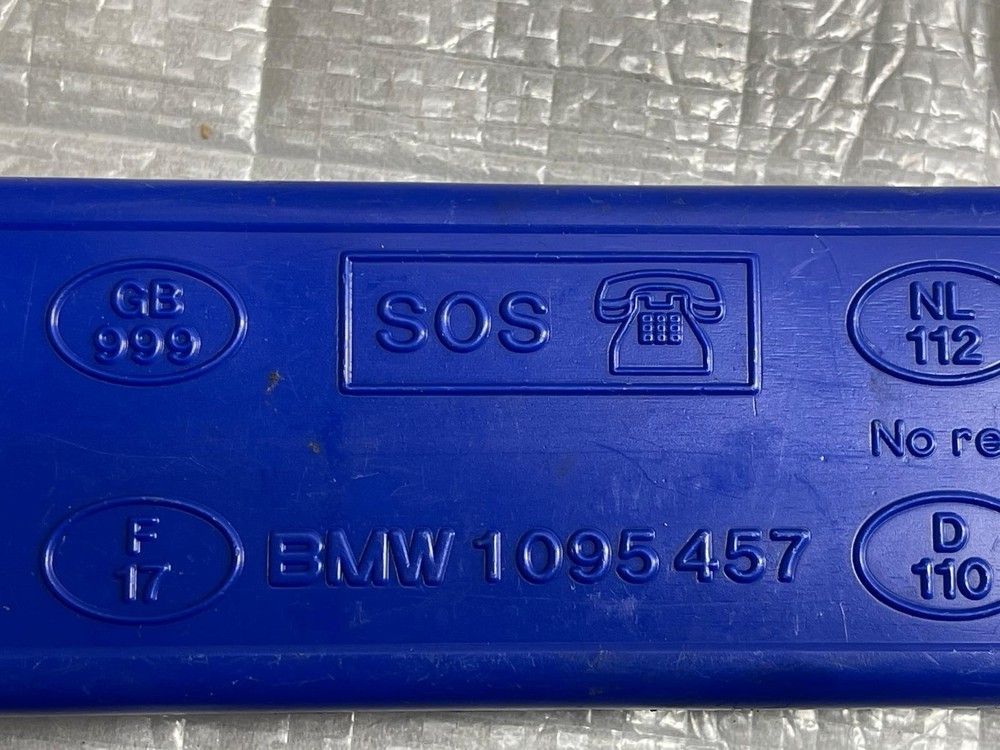 BMW 320i E92 HAZARD WARNING TRIANGLE E127R03566 1095457