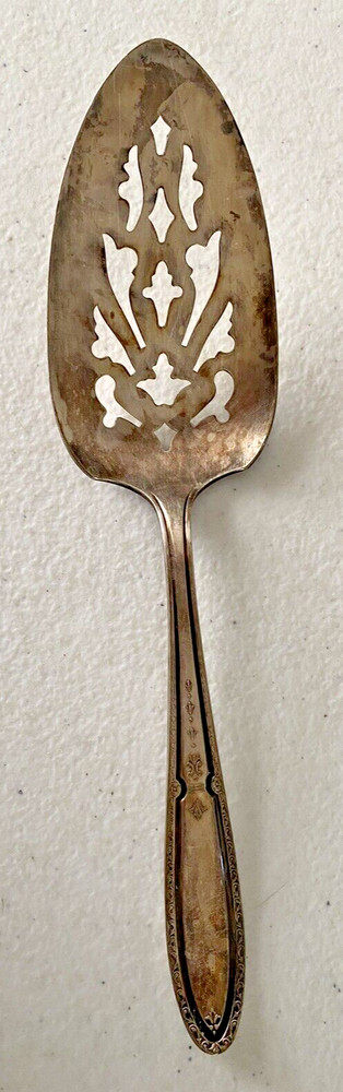 Isabella Silverplated slotted cake/pie server - 8.75"