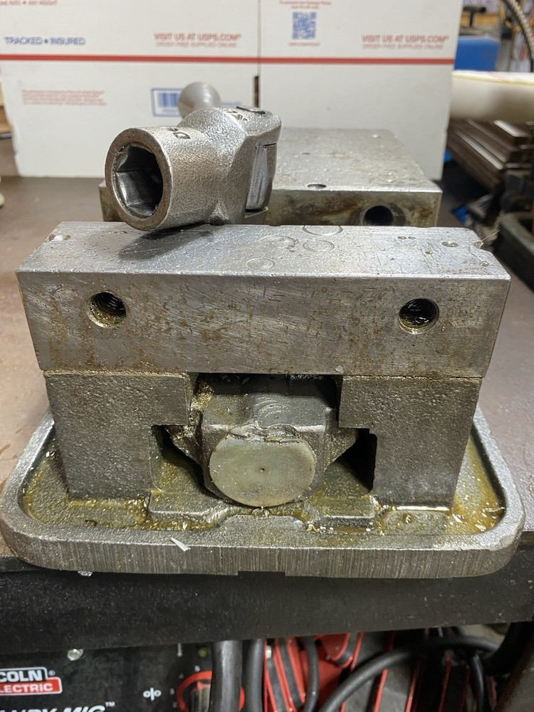 Kurt Machine Vise 6 “ With Handle ￼