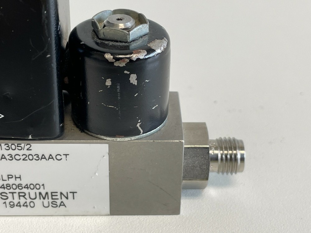 U2: Brooks 5850TR Mass Flow Controller 5850 TR Series