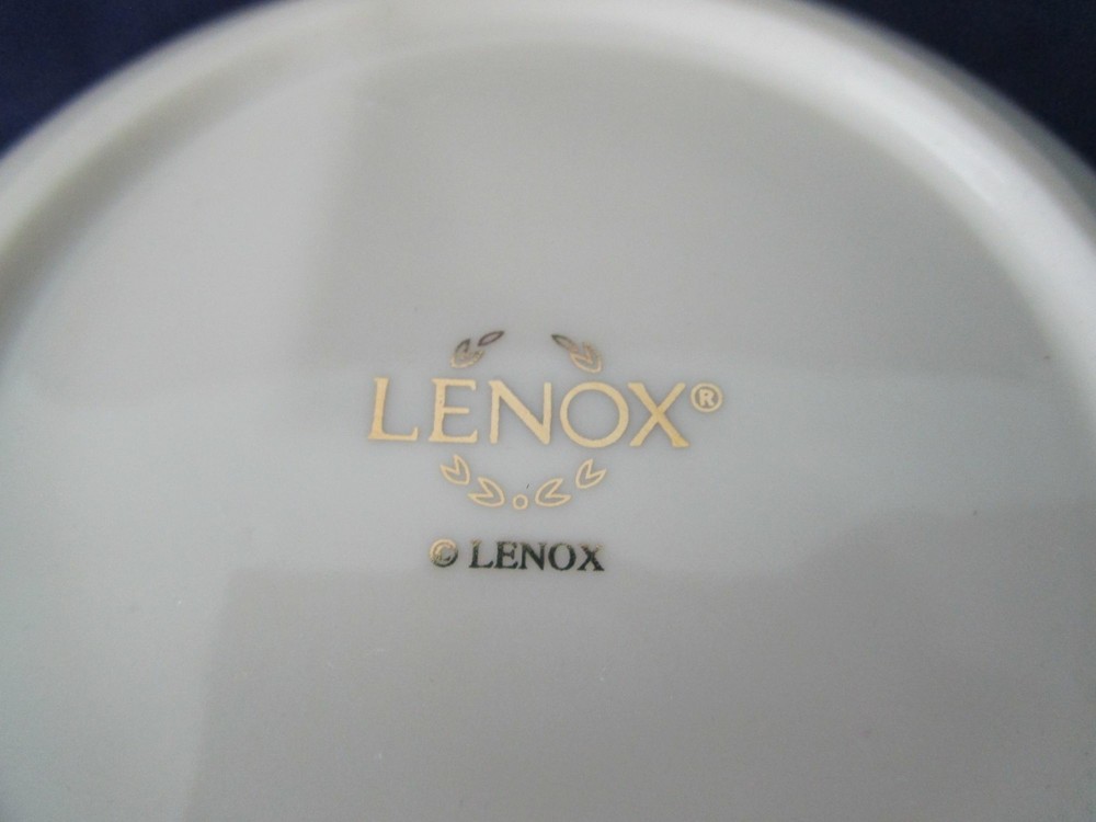 Lenox Embossed Dot Interlocking Circles Gold Trim Cream Nut Candy Small Bowl EUC
