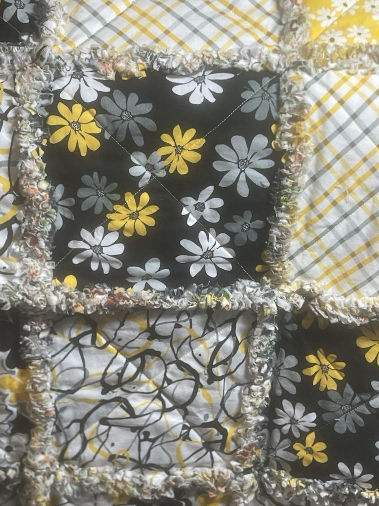 Black and Yellow Daisy Rag Quilts