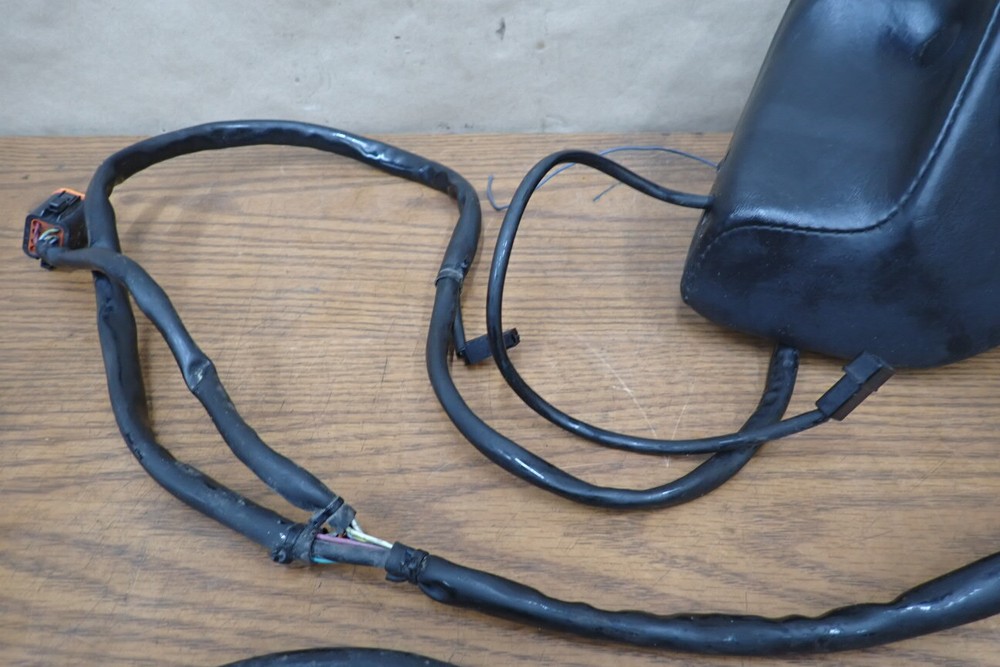 HARLEY DAVIDSON TRUNK BACKREST SPEAKER W/ CB RADIO TRANSCEIVER MODULE 77136-95