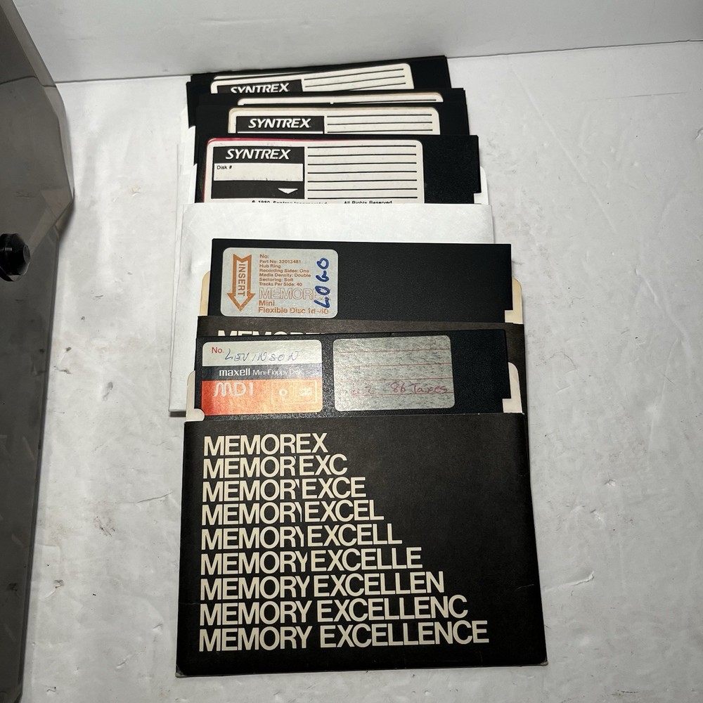 Vintage 5.25" Floppy Disk Storage Case Caddy w/ dividers & Diskettes