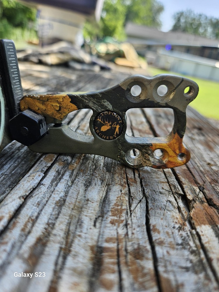 Topoint Basic Hunter Pin Fiber Optics Bow Sight CAMO WITH PIN LIGHT