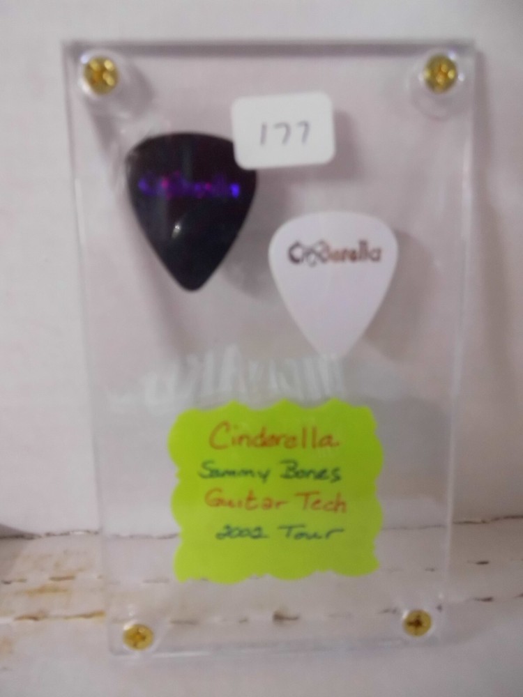 CINDERELLA "SAMMY BONES" 2 TOUR PICKS/CASE~2002 GUITAR TECH (177)