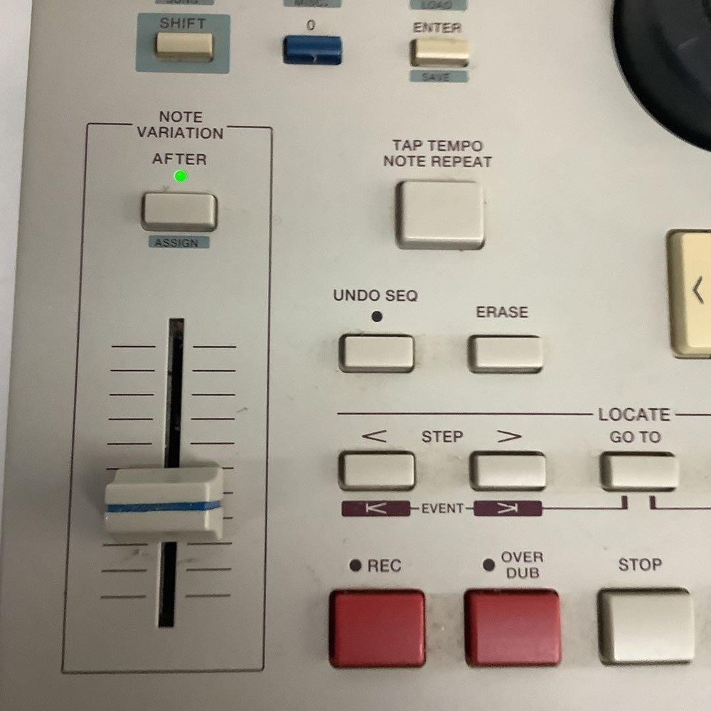 AKAI MPC2000XL sampler