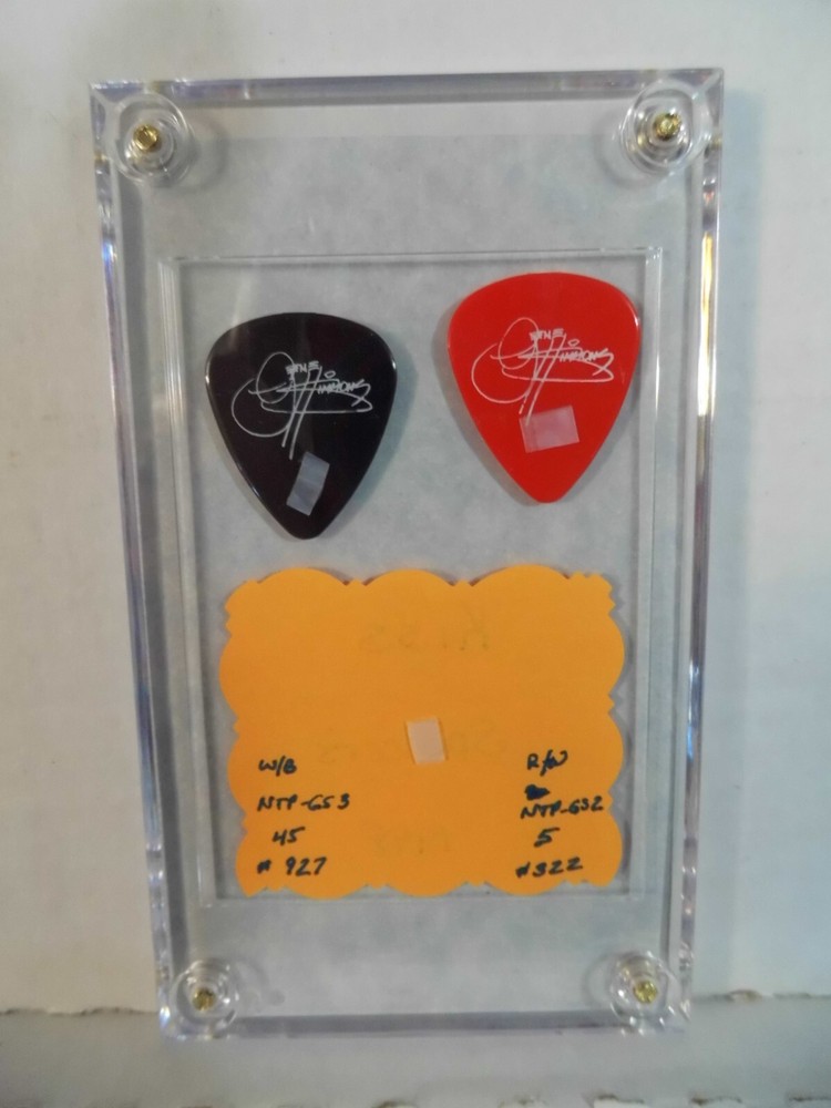 KISS~GENE SIMMONS/SPENCERS~1998 GUITAR PICKS/CASE~READ DESCRIPTION(62)