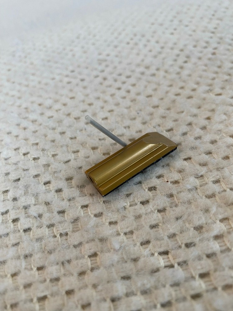 Brass Colored Wire Flipper Rest