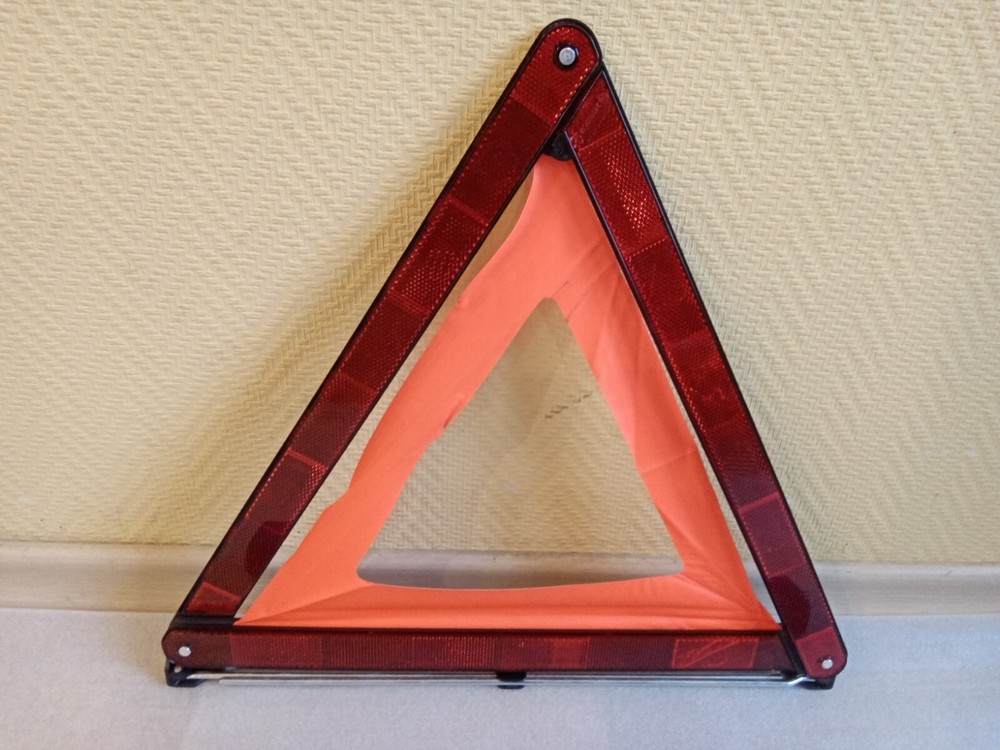 Opel Insignia A warning triangle 93199658