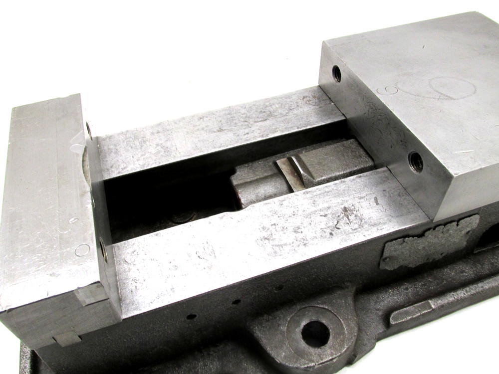 KURT ANGLOCK 6" MILLING MACHINE VISE - #D60