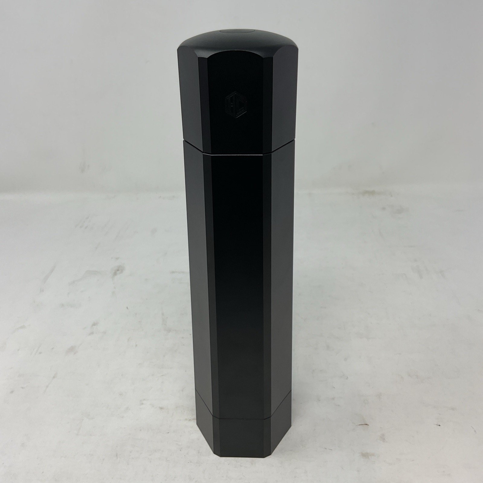 HexClad Salt and Pepper Mill Set Adjustable Professional Grinders No-Mess Caps