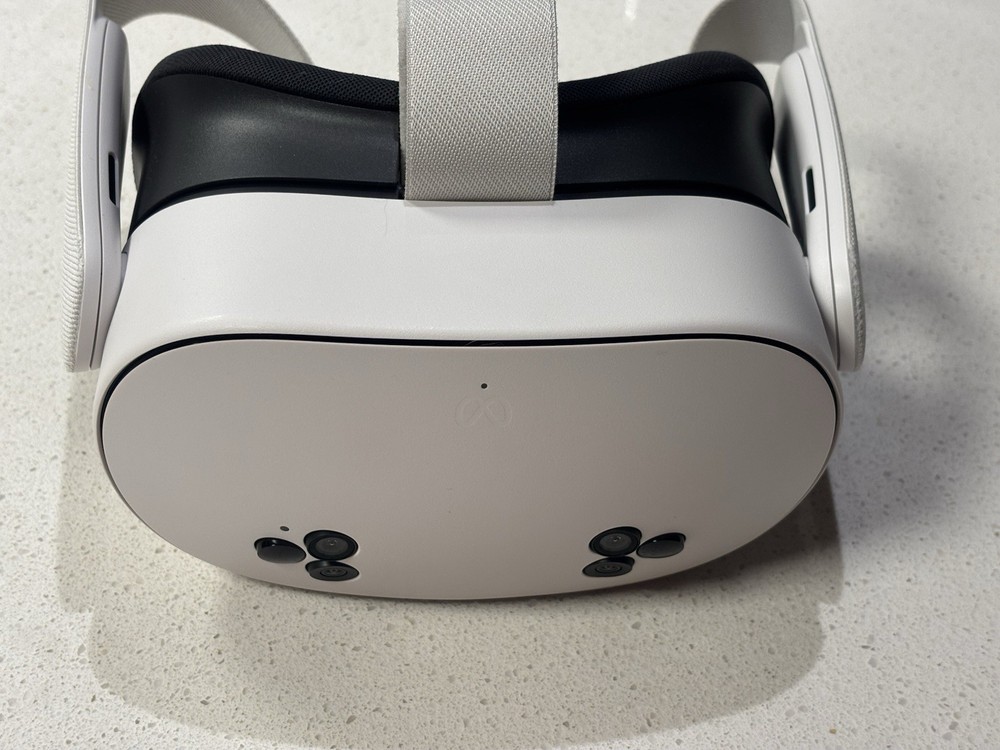 *Excellent* Meta Oculus Quest 3s 128GB HEADSET ONLY