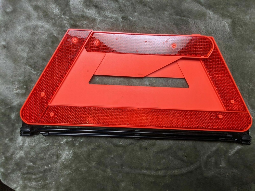 OEM AUDI REFLECTIVE WARNING TRIANGLE EMERGENCY HAZARD TRIANGLE #4B5860251C