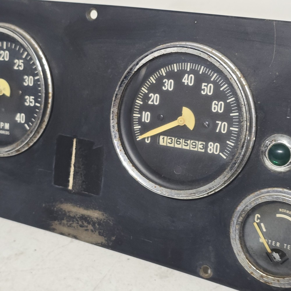 International 1700 LOADSTAR Speedometer Instrument Cluster - COMPLETE NICE!