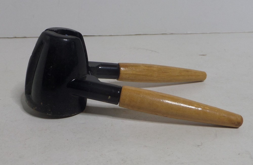Nut cracker vintage