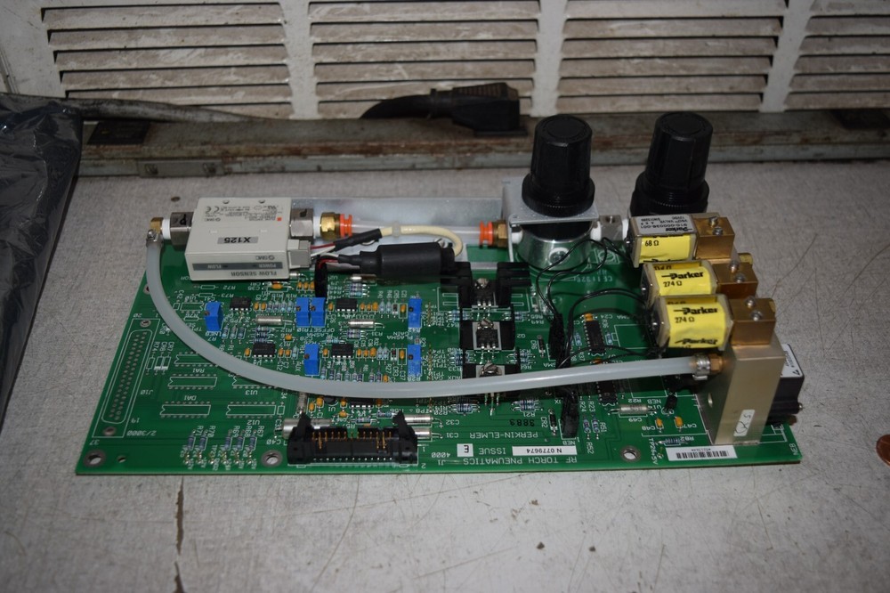 Perkin Elmer N0779674 RF Torch Pneumatics Issue E Board