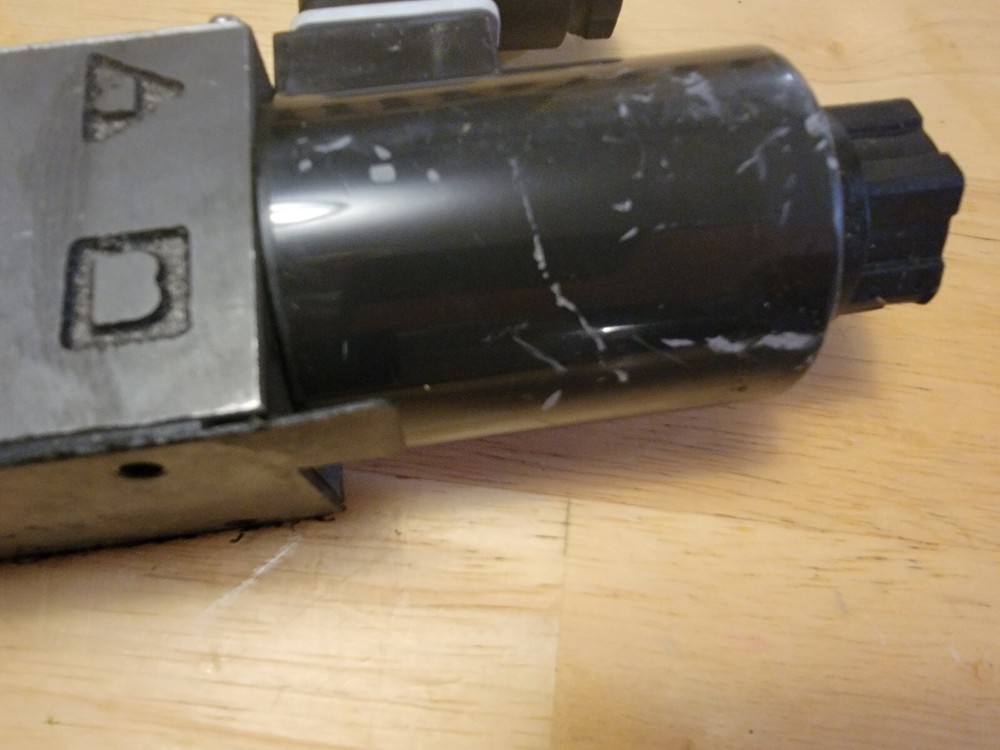 NEW Nachi SA-G01-C5-D2-E40 Directional Control Valve