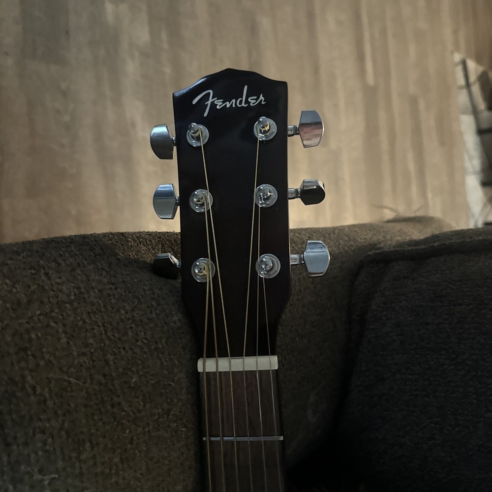 Fender Acoustic Guitar COMES WITH HARDSHELL CASE