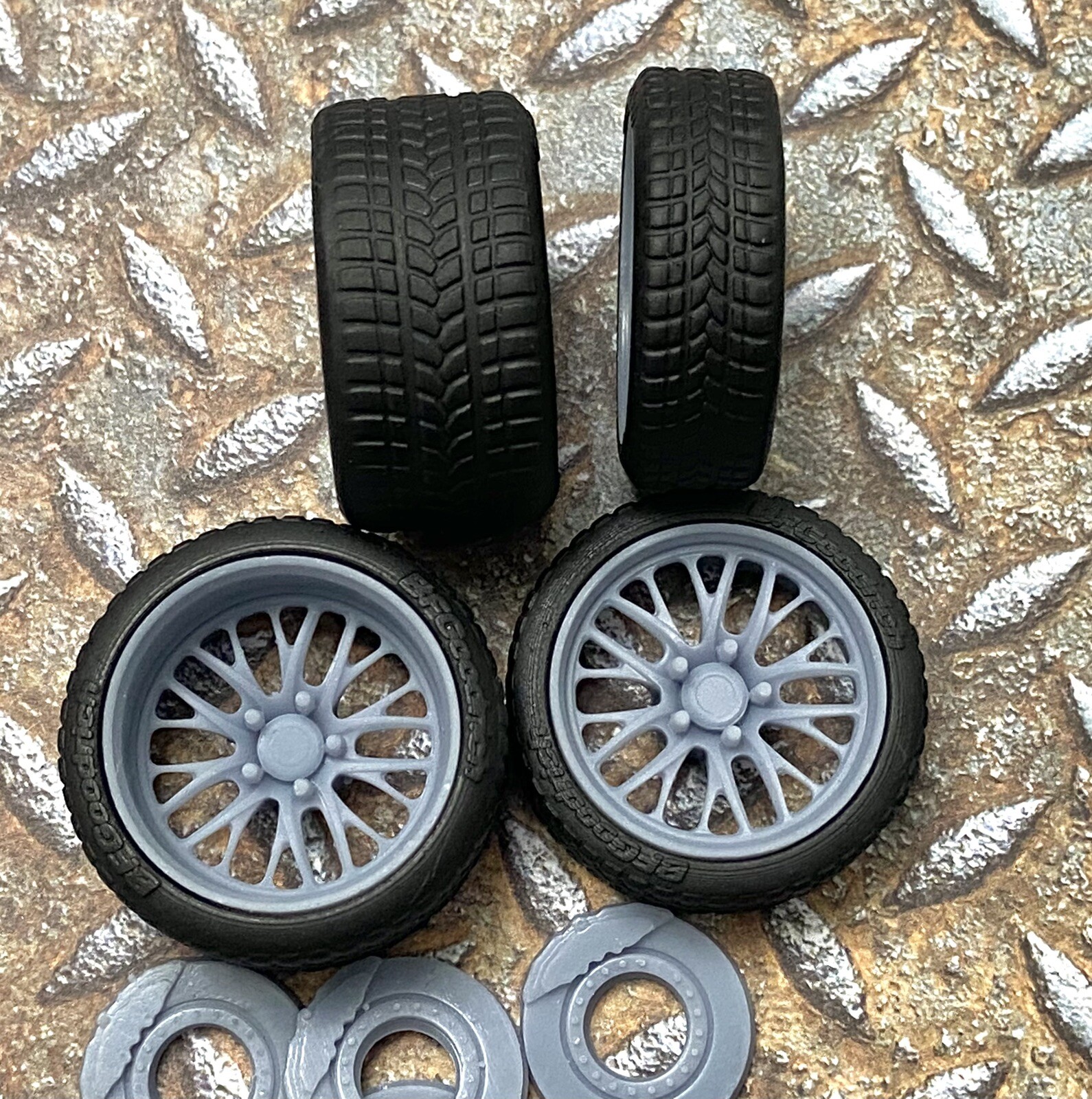 1/24 Scale: 21/20 Inch Weld S82 Wheels With Wide Rear Street Tires; Resin