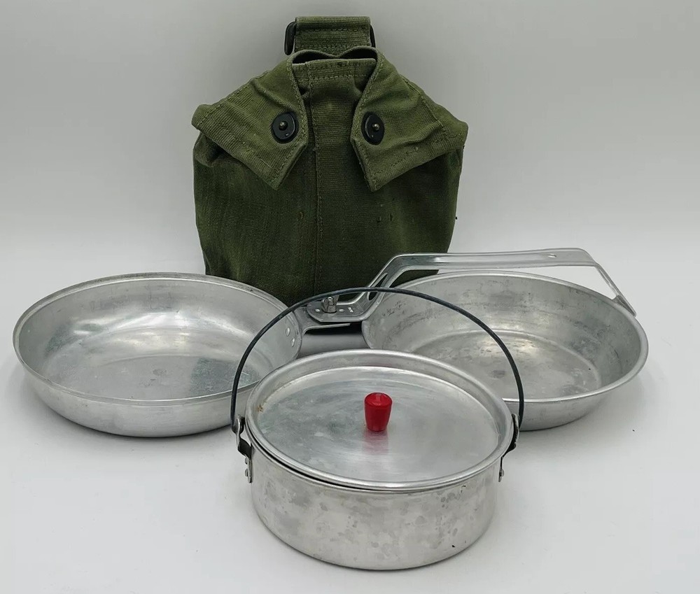 Vintage BAGCRAFT 1945 SOLING JAPAN Tin Mess Camp Cook Kit with Belt Bag