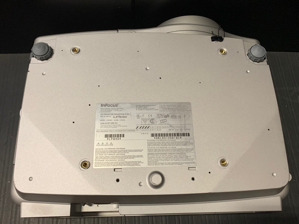 AS IS Infocus LCD Projector LP840 1812 LAMP HOURS