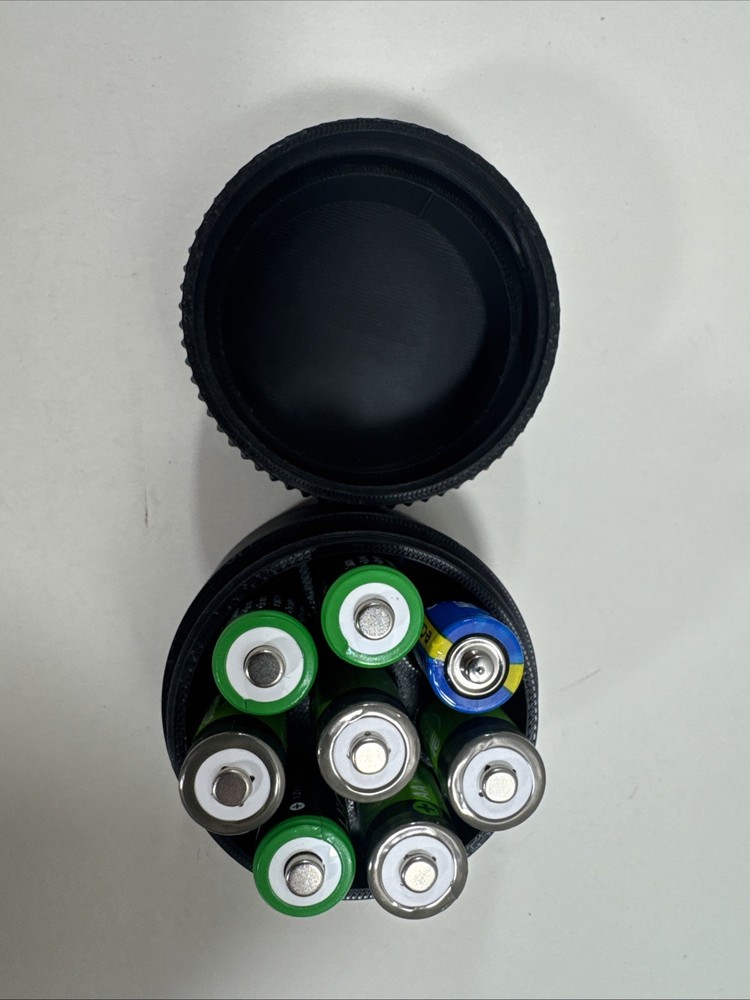 AA Battery Case With Screw Top Holds 8