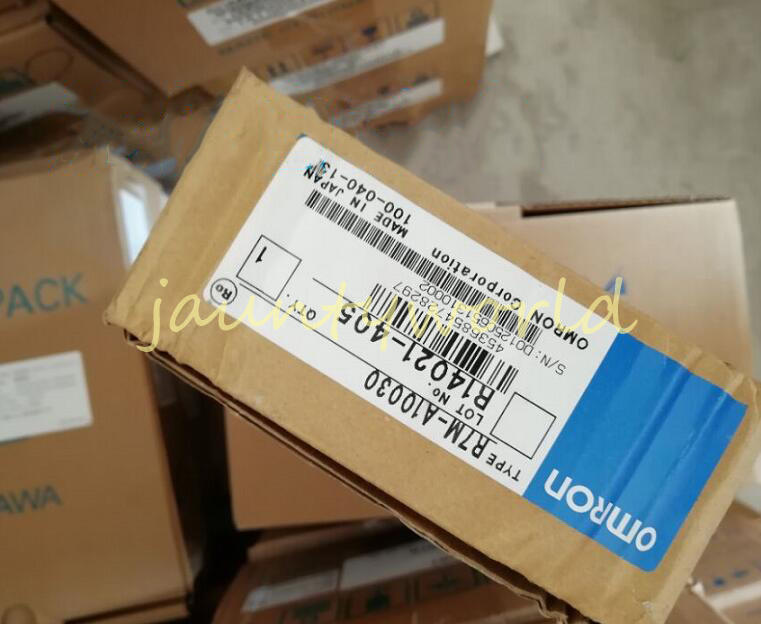 1PC New Omron Servo Motor R7M-A10030