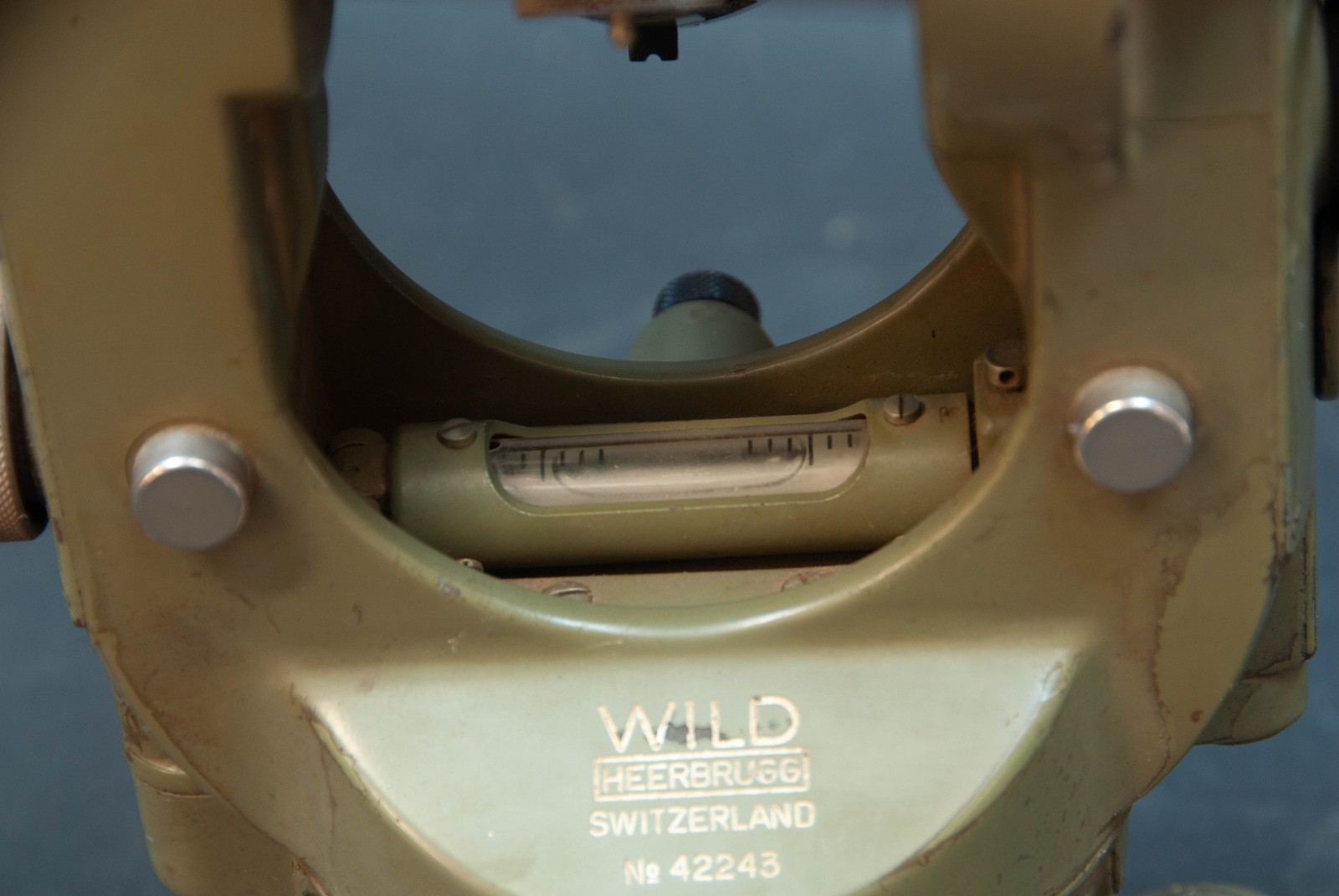 Wild Heerbrugg Theodolite & Case Switzerland No. 42243 Odd Variant. Video.