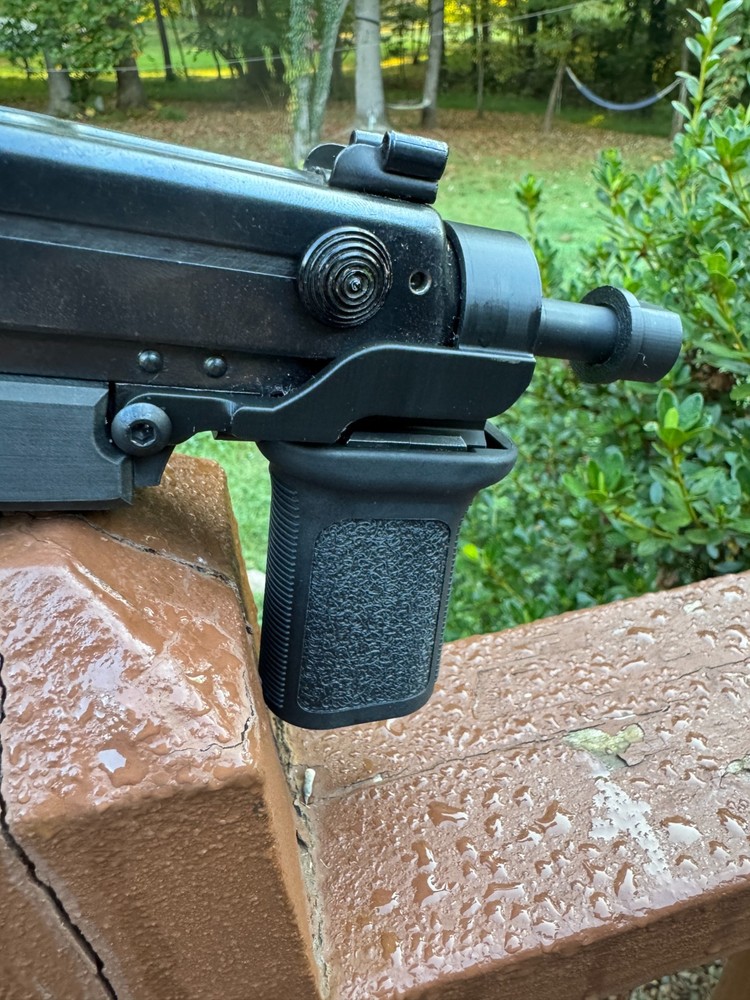 VZ-61 Front Rail