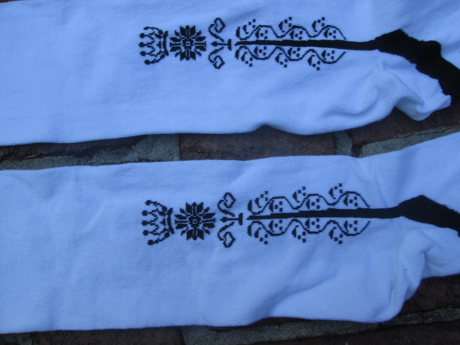 CROWN COLONIAL REV WAR 18-19TH C STOCKING CLOCKED WHITE BLACK COTTON TOPIARY NEW