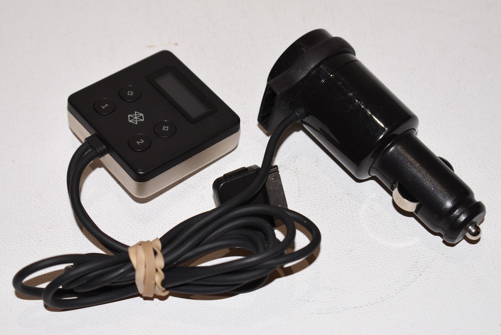 Microsoft Zune Car Pack V2 FM Radio Transmitter Charger - H9A-00001 T9