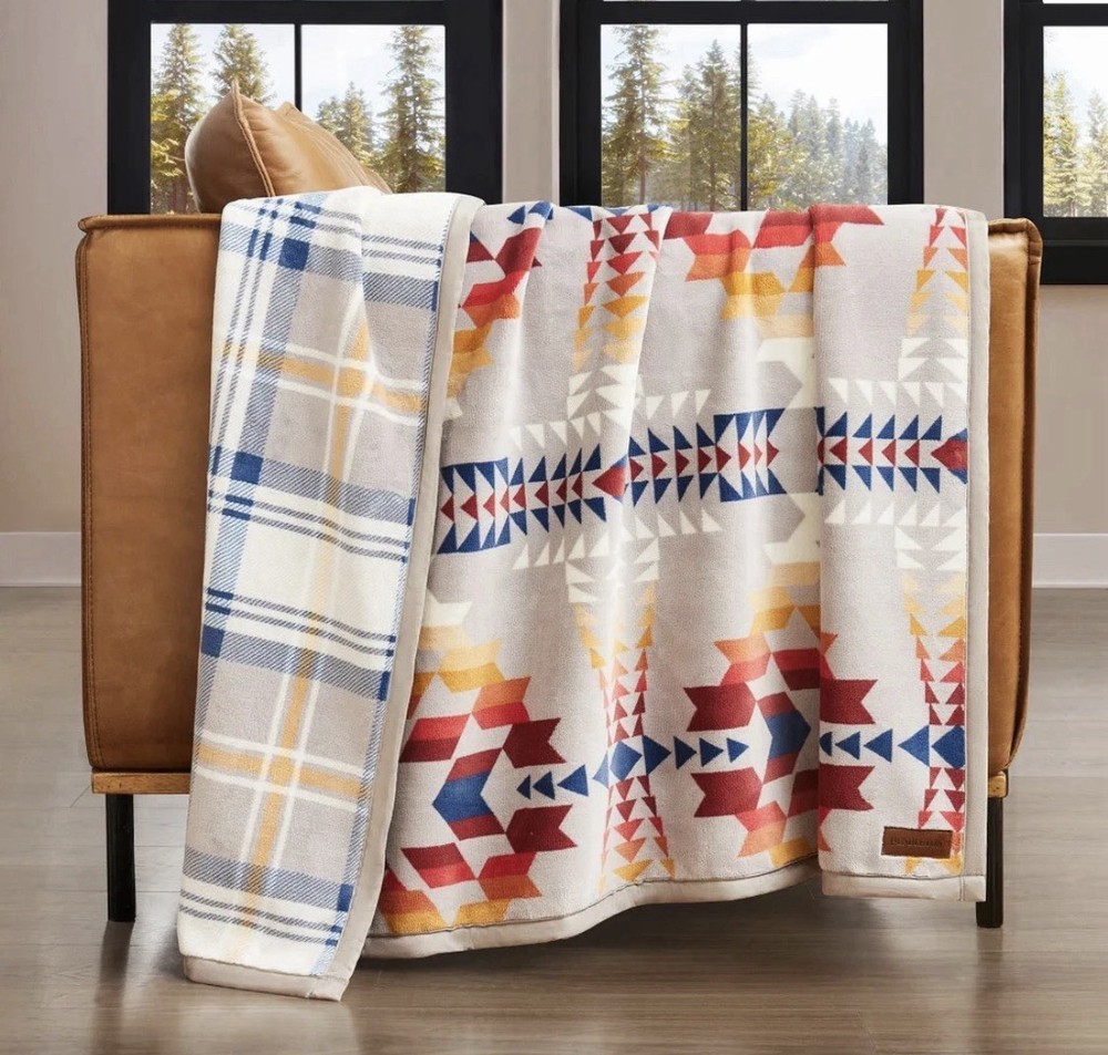 NEW Pendleton Reversible Plush Throw-50x70in 100% Polyester Legend Lake Gray