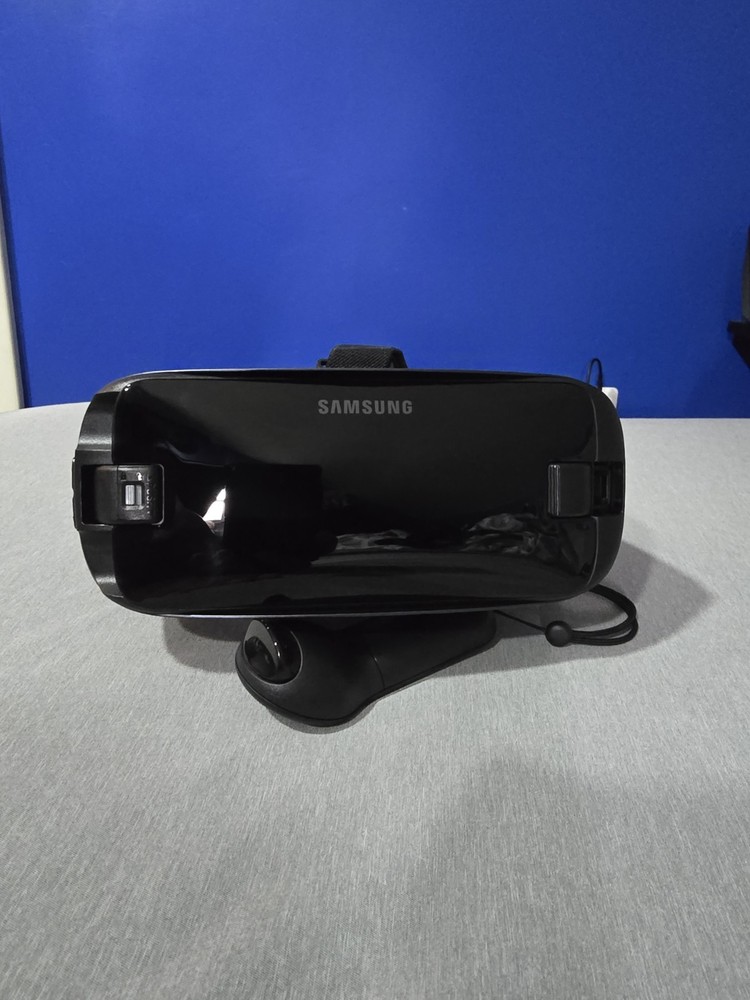 Samsung SMR324 Gear VR with Controller - Black