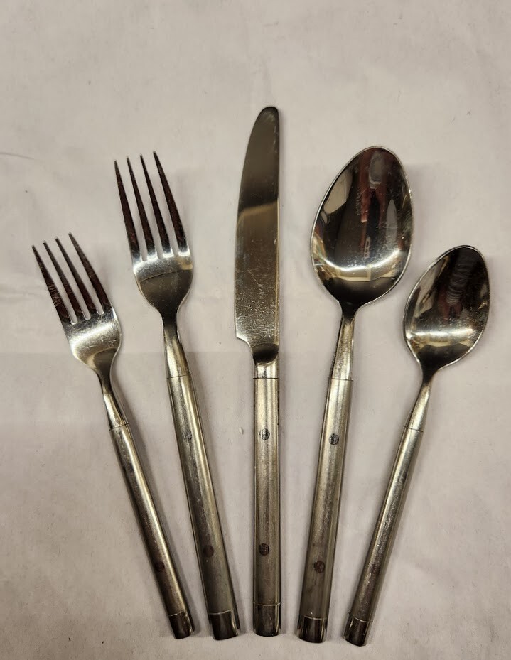 Hampton Silversmiths Stainless SHANGRILA Pattern 5 Piece Place Setting