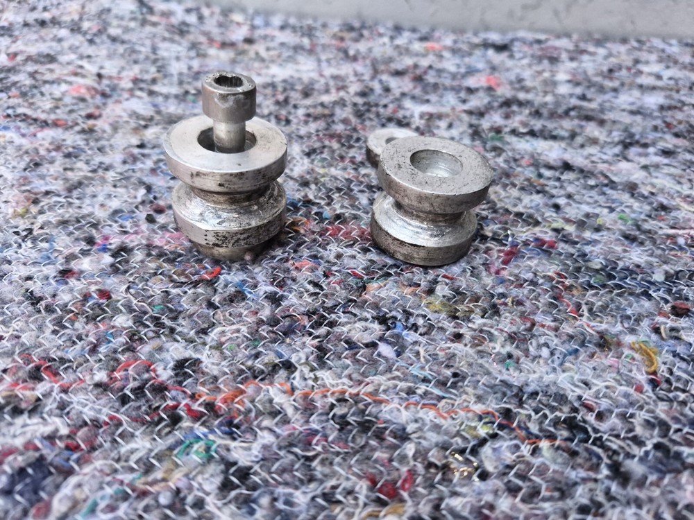 UNIVERSAL FITMENT PADDOCK STAND BOBBINS